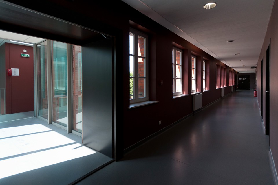 Couloir des laboratoires du lycée Georges-de-la-Tour à Metz