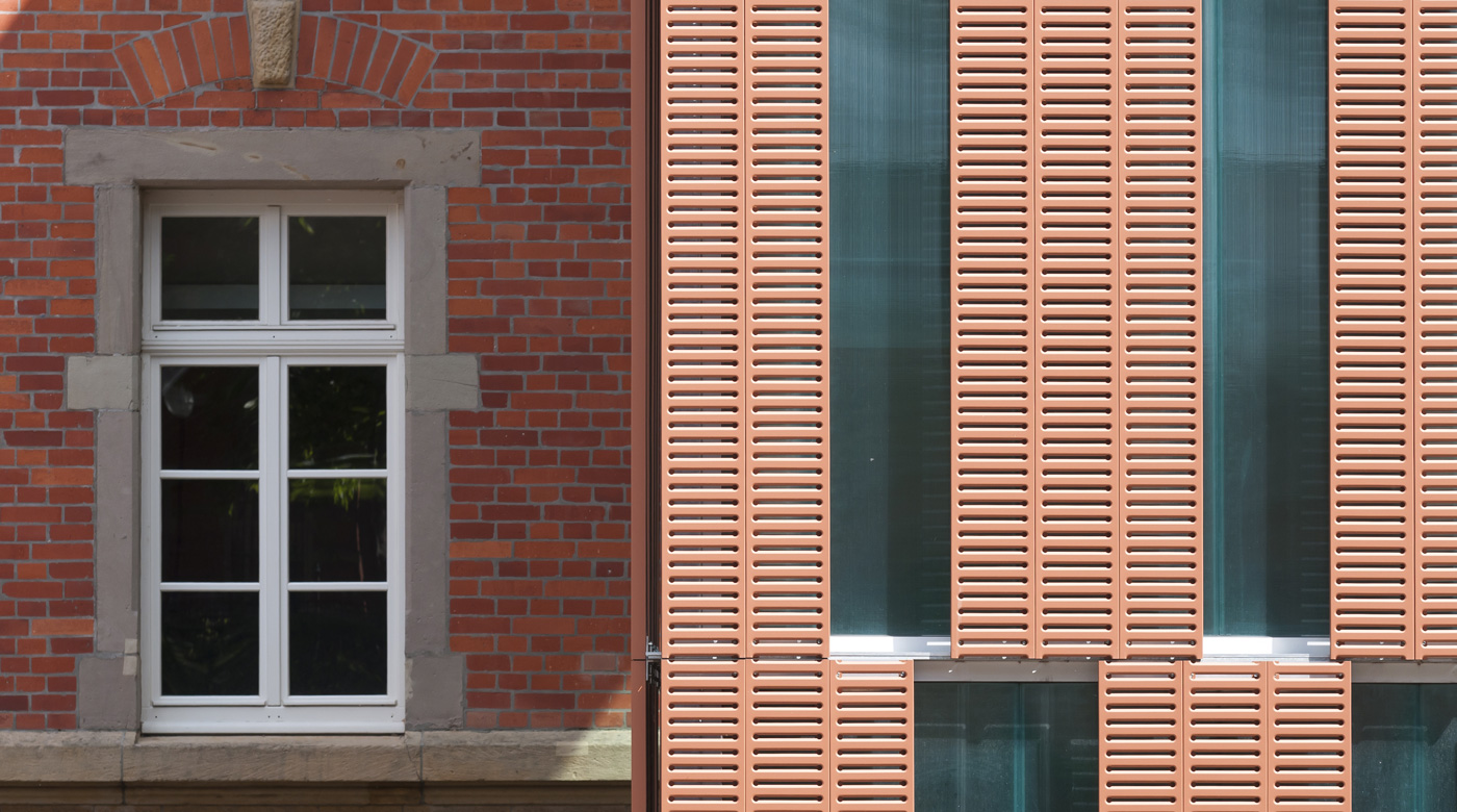 Détail de la façade du bâtiment biologie du lycée Georges de la Tour à Metz